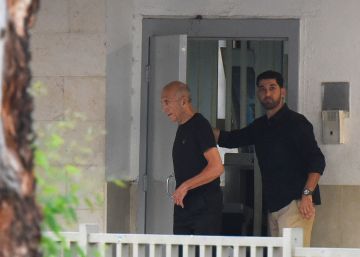 Sale de la cárcel en libertad condicional el ex primer ministro israelí Olmert, condenado por corrupción