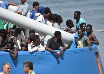 Italia pide a los países mediterráneos que ayuden a desembarcar migrantes Italia pide a los países mediterráneos que ayuden a desembarcar migrantes