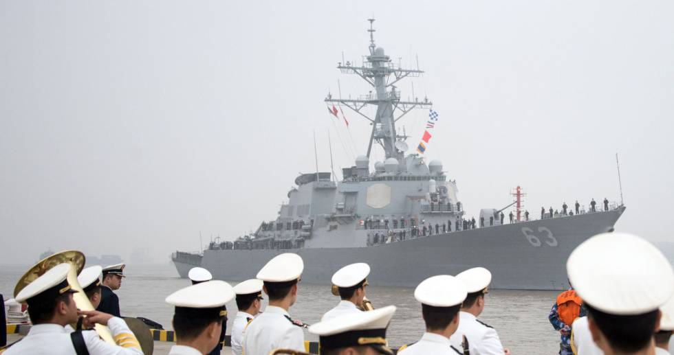 El destructor USS Stethem llega al puerto de Shanghai en 2015.