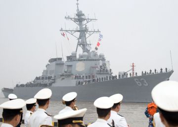 EUA enviam navio de guerra a ilha ao sul da China para elevar pressão sobre Pequim EUA enviam navio de guerra a ilha ao sul da China para elevar pressão sobre Pequim