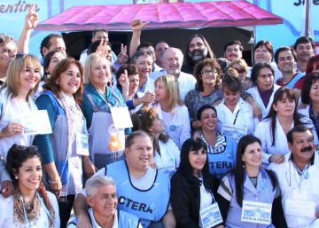 Los maestros argentinos ponen fin a seis meses de conflicto sindical con Macri Los maestros argentinos ponen fin a seis meses de conflicto sindical con Macri
