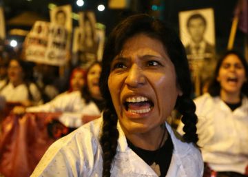 Miles marchan en Perú contra
el indulto a Fujimori