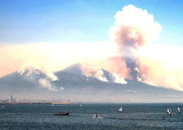 El Vesubio arde por un gran incendio El Vesubio arde por un gran incendio
