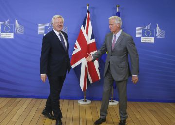 El Brexit agrava la batalla interna en el Gabinete de May