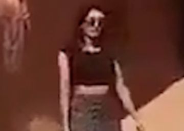 Liberada sin cargos la joven saudí que grabó un vídeo en minifalda Liberada sin cargos la joven saudí que grabó un vídeo en minifalda