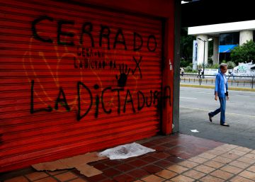 Una huelga general endurece el pulso contra la Constituyente de Maduro Una huelga general endurece el pulso contra la Constituyente de Maduro