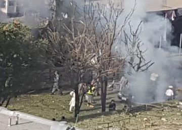 Al menos 35 civiles muertos en un atentado suicida en Kabul Al menos 35 civiles muertos en un atentado suicida en Kabul