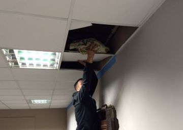 Descabezada en Argentina una comisaría antinarco que escondía droga en un doble techo Descabezada en Argentina una comisaría antinarco que escondía droga en un doble techo
