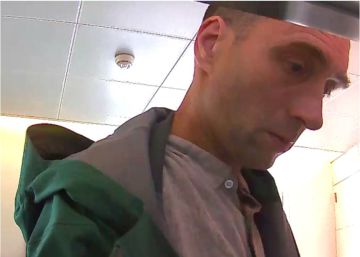 El hombre de la motosierra de Suiza atacó a un empleado de su aseguradora El hombre de la motosierra de Suiza atacó a un empleado de su aseguradora