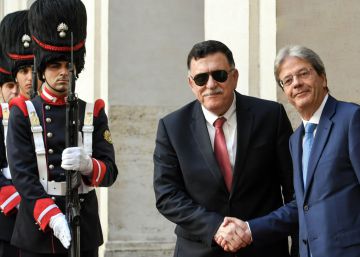Libia pide a Italia barcos militares para frenar a los traficantes en sus costas Libia pide a Italia barcos militares para frenar a los traficantes en sus costas