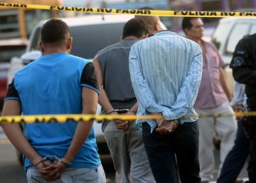 Cientos de pandilleros detenidos en El Salvador en un “megaoperativo” Cientos de pandilleros detenidos en El Salvador en un “megaoperativo”