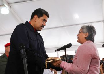 Maduro condecora a los funcionarios sancionados por Washington Maduro condecora a los funcionarios sancionados por Washington