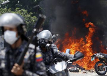 Maduro consuma un autocop en la jornada electoral més violenta