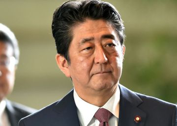 Abe remodela su Gobierno para atajar su caída de popularidad Abe remodela su Gobierno para atajar su caída de popularidad