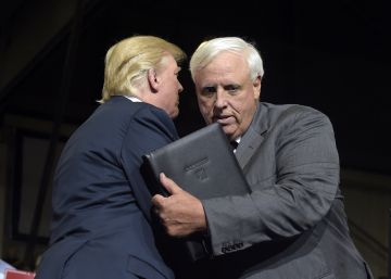 Un gobernador demócrata se pasa a los republicanos seducido por Trump Un gobernador demócrata se pasa a los republicanos seducido por Trump