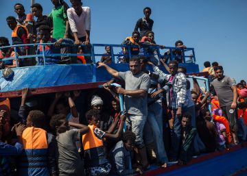 Las llegadas de migrantes a Italia por el Mediterráneo se desploman en julio Las llegadas de migrantes a Italia por el Mediterráneo se desploman en julio