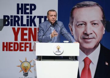 Turquía ordena detener a 35 periodistas por usar una aplicación encriptada Turquía ordena detener a 35 periodistas por usar una aplicación encriptada