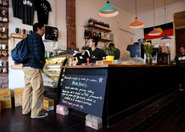 Una cafetería de Australia cobra un suplemento a los hombres para sensibilizar sobre la brecha salarial Una cafetería de Australia cobra un suplemento a los hombres para sensibilizar sobre la brecha salarial