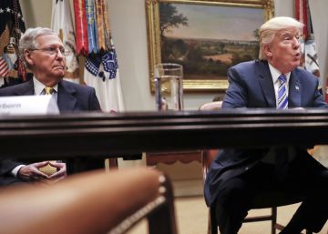 Charlottesville aleja a Trump de su partido, pero por ahora no de sus votantes Charlottesville aleja a Trump de su partido, pero por ahora no de sus votantes