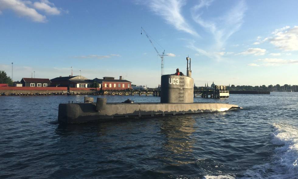 El submarino con la mujer no identificada en su castillo, en el puerto de Copenhague, el pasado día 11.