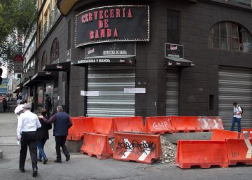 Diez balazos y dos muertos en un bar frente al edificio más emblemático de la Ciudad de México Diez balazos y dos muertos en un bar frente al edificio más emblemático de la Ciudad de México