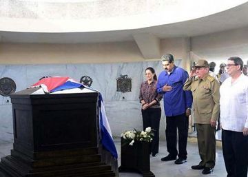 Raúl Castro y Maduro le rinden honores a Fidel en su tumba Raúl Castro y Maduro le rinden honores a Fidel en su tumba