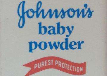 Johnson & Johnson deberá pagar 353 millones por un caso de cáncer por su polvo de talco Johnson & Johnson deberá pagar 353 millones por un caso de cáncer por su polvo de talco