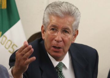 El secretario de Transportes de México evita señalar a los culpables del socavón donde murieron dos personas El secretario de Transportes de México evita señalar a los culpables del socavón donde murieron dos personas