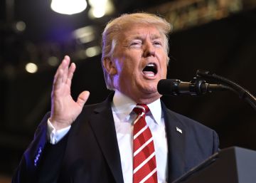 Trump se revuelve contra las críticas rodeado de sus fieles más acérrimos Trump se revuelve contra las críticas rodeado de sus fieles más acérrimos