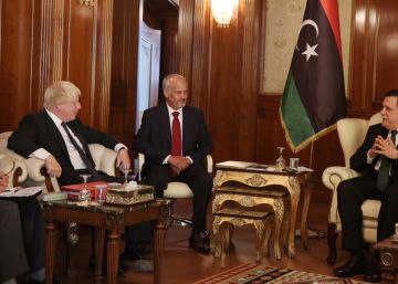 El ministro de Exteriores británico busca en Libia aliados contra el terrorismo
