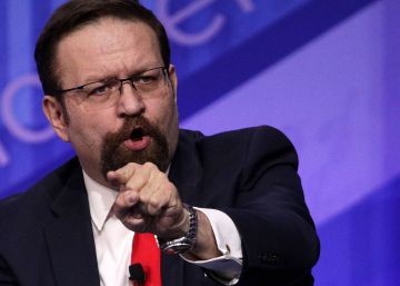 La purga de ‘Breitbart’ de la Casa Blanca continúa con el despido de Sebastian Gorka
