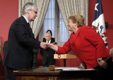 Bachelet deja caer a su equipo económico a seis meses del fin del Gobierno Bachelet deja caer a su equipo económico a seis meses del fin del Gobierno