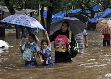 Las peores inundaciones de la década en el sur de Asia dejan más de 1.400 muertos Las peores inundaciones de la década en el sur de Asia dejan más de 1.400 muertos