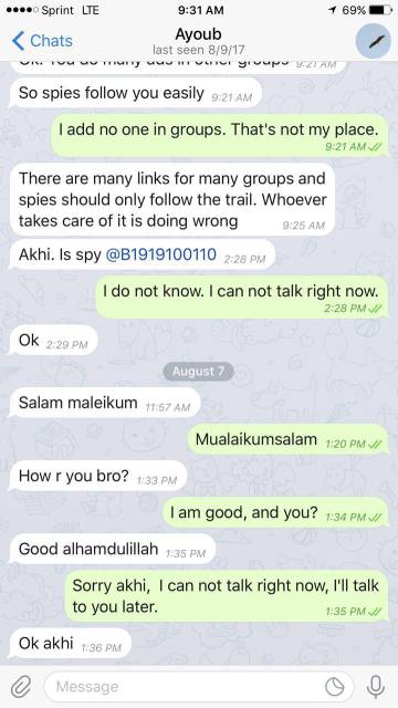 Chat mantenido entre Ayoub y otro de los miembros de Syrian General acerca de la facilidad de ser detectados por servicios de espionaje en Telegram.