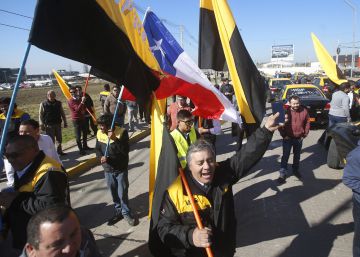 Turista brasileiro morre no Chile durante protesto de taxistas contra Uber e Cabify Turista brasileiro morre no Chile durante protesto de taxistas contra Uber e Cabify