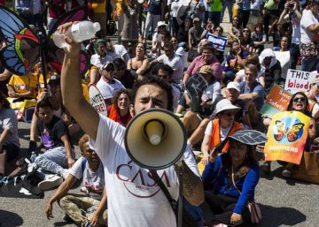“Hoje é o dia em que nos levantamos” “Hoje é o dia em que nos levantamos”