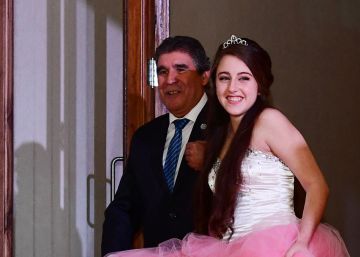Una argentina celebra sus 15 años con el padre de la beba que le donó el corazón Una argentina celebra sus 15 años con el padre de la beba que le donó el corazón