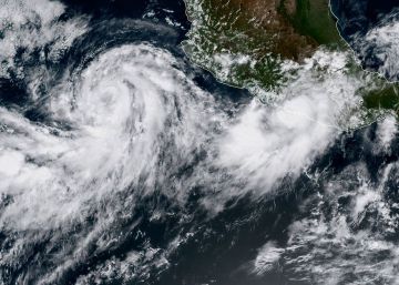 Norma se degrada a tormenta tropical en su camino por el Pacífico mexicano Norma se degrada a tormenta tropical en su camino por el Pacífico mexicano