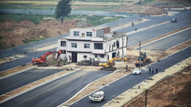 Una 'casa clavo', en Luoyang.