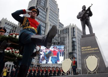Rusia homenajea al inventor del fusil Kaláshnikov