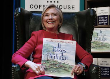 Al lado de la Casa Blanca, Hillary Clinton alienta a la “resistencia” contra Trump Al lado de la Casa Blanca, Hillary Clinton alienta a la “resistencia” contra Trump