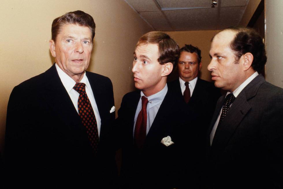 Roger Stone junto a Ronald Reagan en 1980
