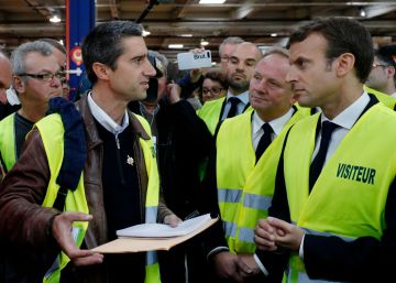 Macron intenta conectar con la clase trabajadora en su visita a una fábrica rescatada