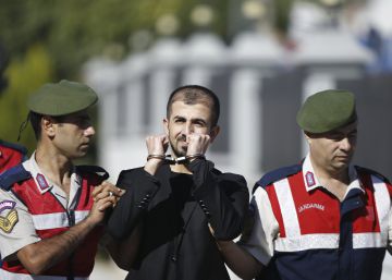 Condenados a cadena perpetua 40 golpistas por el intento de asesinato de Erdogan Condenados a cadena perpetua 40 golpistas por el intento de asesinato de Erdogan