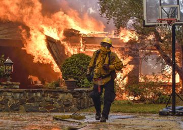 Al menos 15 muertos y más de 30.000 evacuados por los incendios en el norte de California Al menos 15 muertos y más de 30.000 evacuados por los incendios en el norte de California