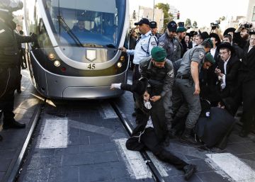 Revuelta ultraortodoxa judía contra militares y policías israelíes Revuelta ultraortodoxa judía contra militares y policías israelíes