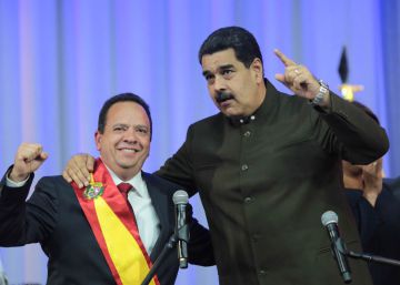 El chavismo obliga a los gobernadores opositores a jurar ante la Constituyente El chavismo obliga a los gobernadores opositores a jurar ante la Constituyente