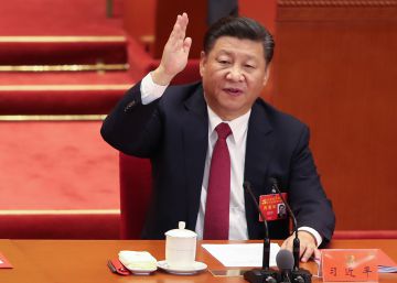 China proclama a era de Xi Jinping e o equipara a Mao