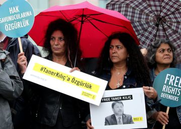 Libertad provisional para 8 activistas turcos acusados de terrorismo