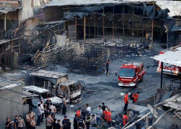 Medio centenar de muertos en un incendio en una fábrica de fuegos artificiales en Indonesia